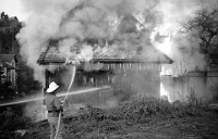 1983  Feuerwehrübung, «Grossbrand» im Abbruchobjekt an der Sihltalstrasse.