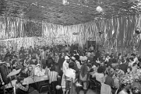 1976  Fasnachtsball in der mit Alufolie ausgekleideten Turnhalle Widmer