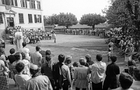 1980  Schulhaus Wolfgraben / Vernissage der Schüler-Kunstausstellung im Wolfgraben (Projektwoche ganzes Schulhaus)