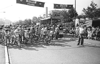 1981  Sihlwaldlauf / Start beim Betriebsgebäude an der Breitwiesstrasse / Wendepunkt für die Elite: Schweikhof, Hausen. Starter Renè Kummer