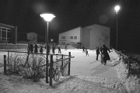 1971  Eisfeld beim Schulhaus Widmer / Die Schulhausabwarte Arthur Stähli und Karl Bless sorgten für eine gute Eisfläche