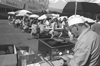 1992  Fussball-Dorfturnier / Festplatz im Widme: Josef Betschart am Grill