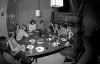 1974  Forsthütte Schwyzertobel /  Brigitte Dubs hat LehrerkollegInnen zum Geburtstagsfest eingeladen