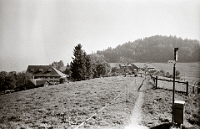 15.10.1988  Albispass  Birrwaldstrasse mit Blick auf das ehemalige ­Restaurant Hirschen