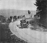 1909 Automobil-Zuverlässigkeitsfahrt auf der Bergstrasse Adliswil-Albis  In der obersten Kurve