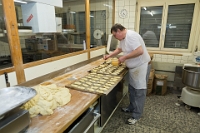 Bäckerei Friederich  Gritibenz-Backen  mit Yvonne Friederich: Bäckerin, Konditorin und Besitzerin / Oliver Rufli: Bäcker / Andrea Wenk: Konditorin