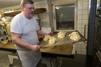 Bäckerei Friederich  Gritibenz-Backen  mit Yvonne Friederich: Bäckerin, Konditorin und Besitzerin / Oliver Rufli: Bäcker / Andrea Wenk: Konditorin