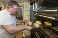 Bäckerei Friederich  Gritibenz-Backen  mit Yvonne Friederich: Bäckerin, Konditorin und Besitzerin / Oliver Rufli: Bäcker / Andrea Wenk: Konditorin