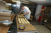 Bäckerei Friederich  Gritibenz-Backen  mit Yvonne Friederich: Bäckerin, Konditorin und Besitzerin / Oliver Rufli: Bäcker / Andrea Wenk: Konditorin