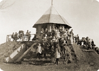 1900  Albis-Hochwacht, Sommerwirtschaft des Restaurantes Hirschen Albis