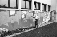 1991  Auftrags-Graffiti am Schulhaus Wolfgraben III, Arbeit von Tina Jahn, Adliswil