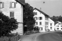 1970  Neue Dorfstrasse, Restaurant Grundhof und «Kohlen-Bollinger»