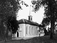 1960  Katholische Kirche mit angebautem Pfarrhaus