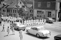 April  30.6.1969 / 100 Jahre Maennerchor. Umzug durchs Dorf