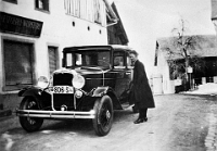 Juli  1930 / Ruetibolstrasse; bei der Metzgerei Blickenstorfer. Anna Stöoeckli, geb. Blickenstorfer