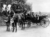 September  1930 / Albispass; Hochzeit von Frieda und Karl Gugolz-Schoch, Wirteehepaar auf dem Restaurant Hirschen