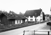 Oktober  1930 / Neue Dorfstrasse; heute Parkplatz, gegenüber Bäckerei Widmer
