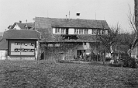 1934  Alte Dorfstrasse 1 Ansicht von Süden, mit Bienenhaus