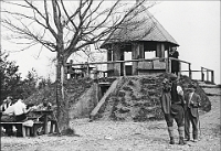 Albis-Hochwacht, von Westen  Hochwachtpavillon, der vom Hirschenwirt als Sommerwirtschaft benutzt wurde.