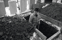 1994 Friedhof Langnau  Totengräber Hans Syfrig
