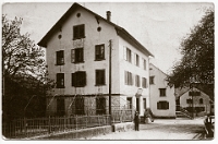 um 1920  Neue Dorfstrasse  Restaurant Grundhof, Kohlenhandlung Bollinger und Wohnhaus Bacher