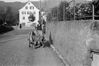 Langnau  / Gemeindearbeiter mit Handkarren