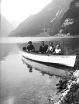 Langnau  1919 / Auf dem Klöntalersee, Luisa und Luisli Gimpert