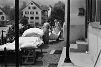 Langnau  um 1935 / Betten sonnen vor dem Hause
