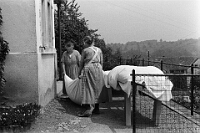 Langnau  um 1935 / Betten sonnen vor dem Hause