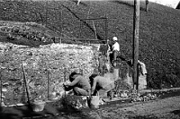 Langnau  um 1935 / Erneuerung der Stützmauer beim Sonnenheim an der Neuen Dorfstrasse