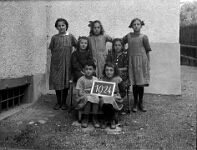Langnau  1924 / Altes Schulhaus, Mädchen 4. Klasse Langnau