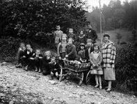 Langnau  1924 / Schülerwanderung oberhalb Habersaat