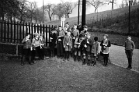 Langnau  um 1930 /  Schüler beim Alten Schulhaus